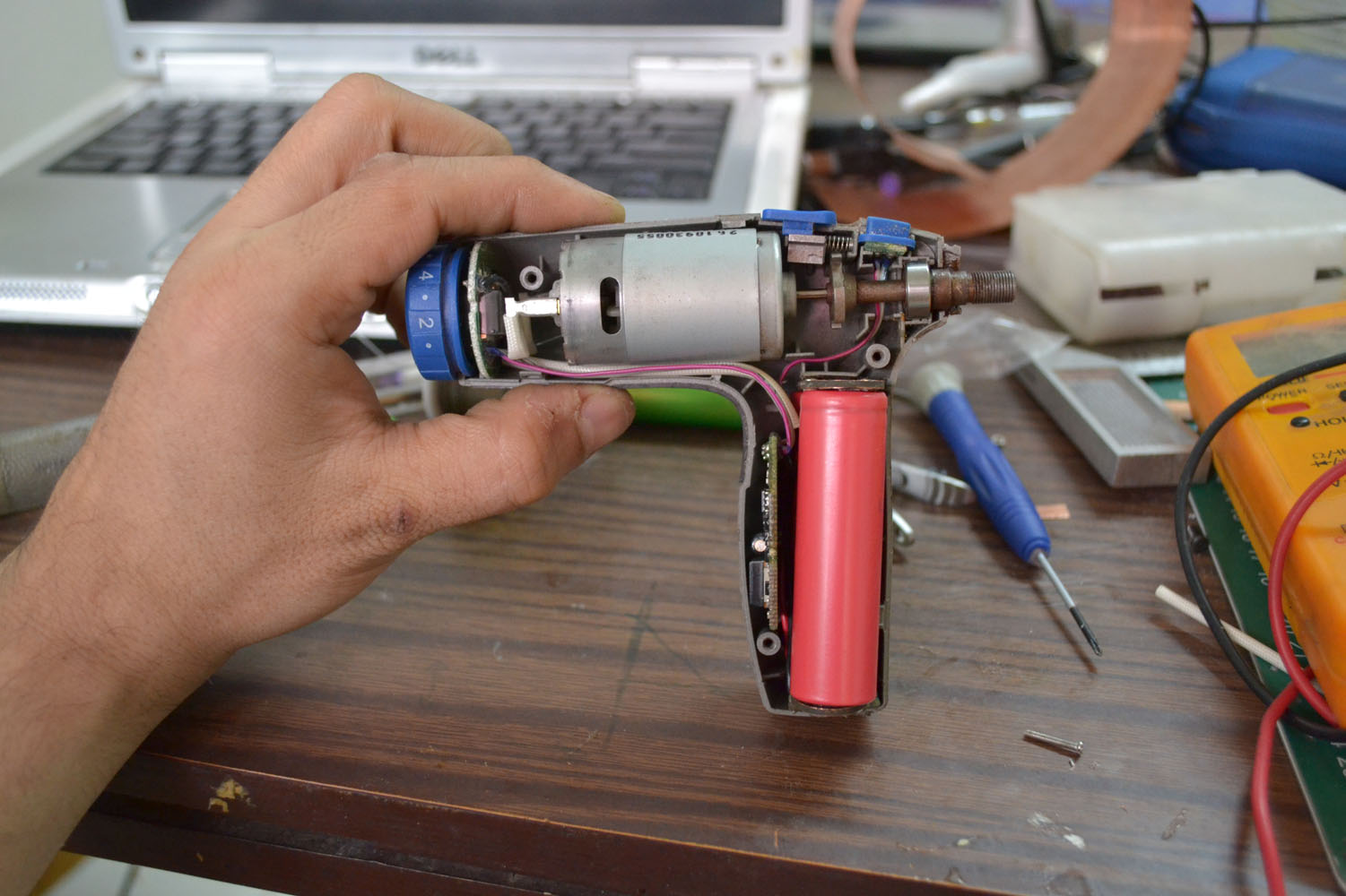 Replacing the batteries on a dremel Stylus