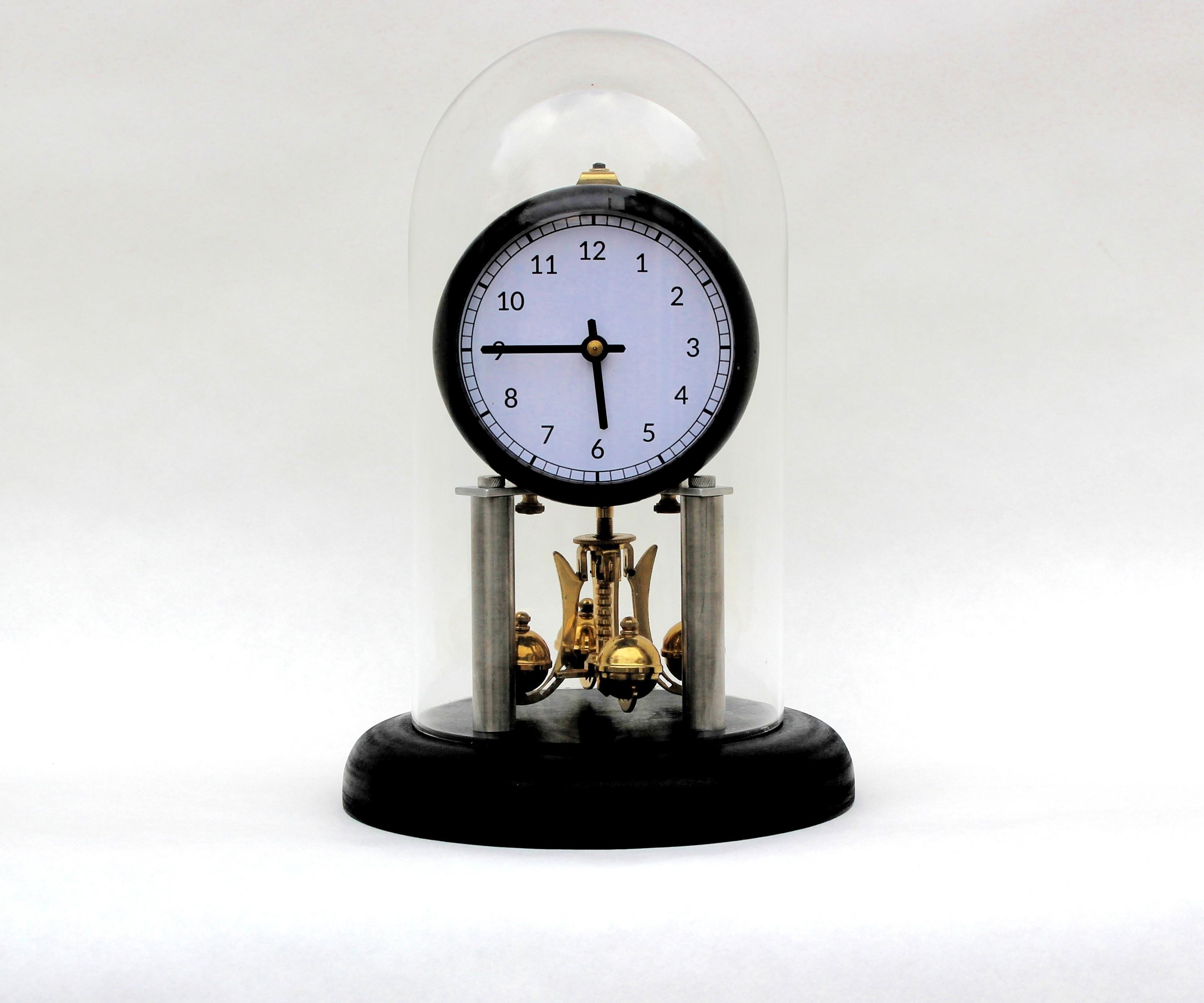Anniversary Clock : Extreme Yet Simple Makeover