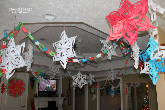 paper chains and decorating for Christmas with paper craft 3d snowflakes how to cut and hang (5).JPG