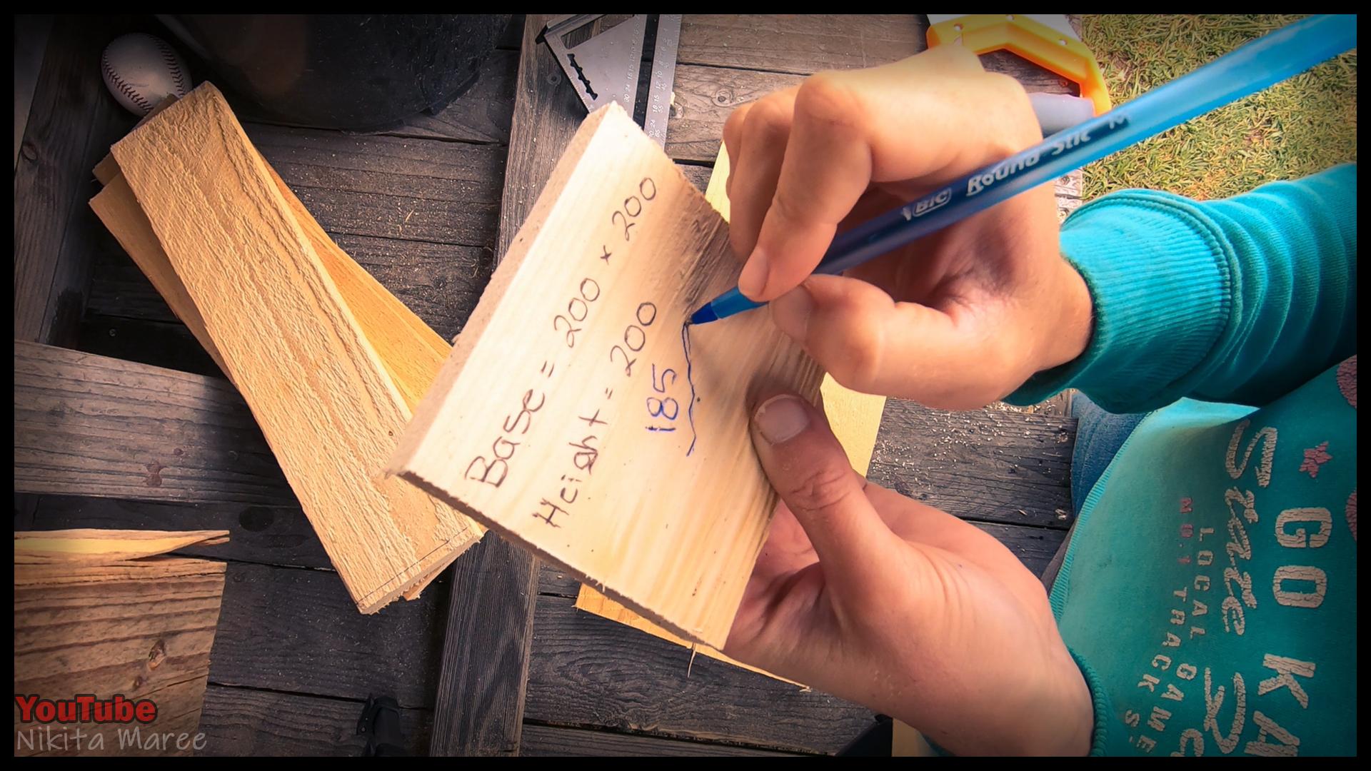 DIY planter box made from pallet wood. How to build a garden planter box. Making a plant box from palings. Woodworking (10).jpg