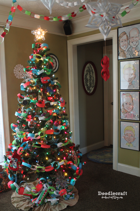 paper chains and decorating for Christmas with paper craft 3d snowflakes how to cut and hang (11).JPG