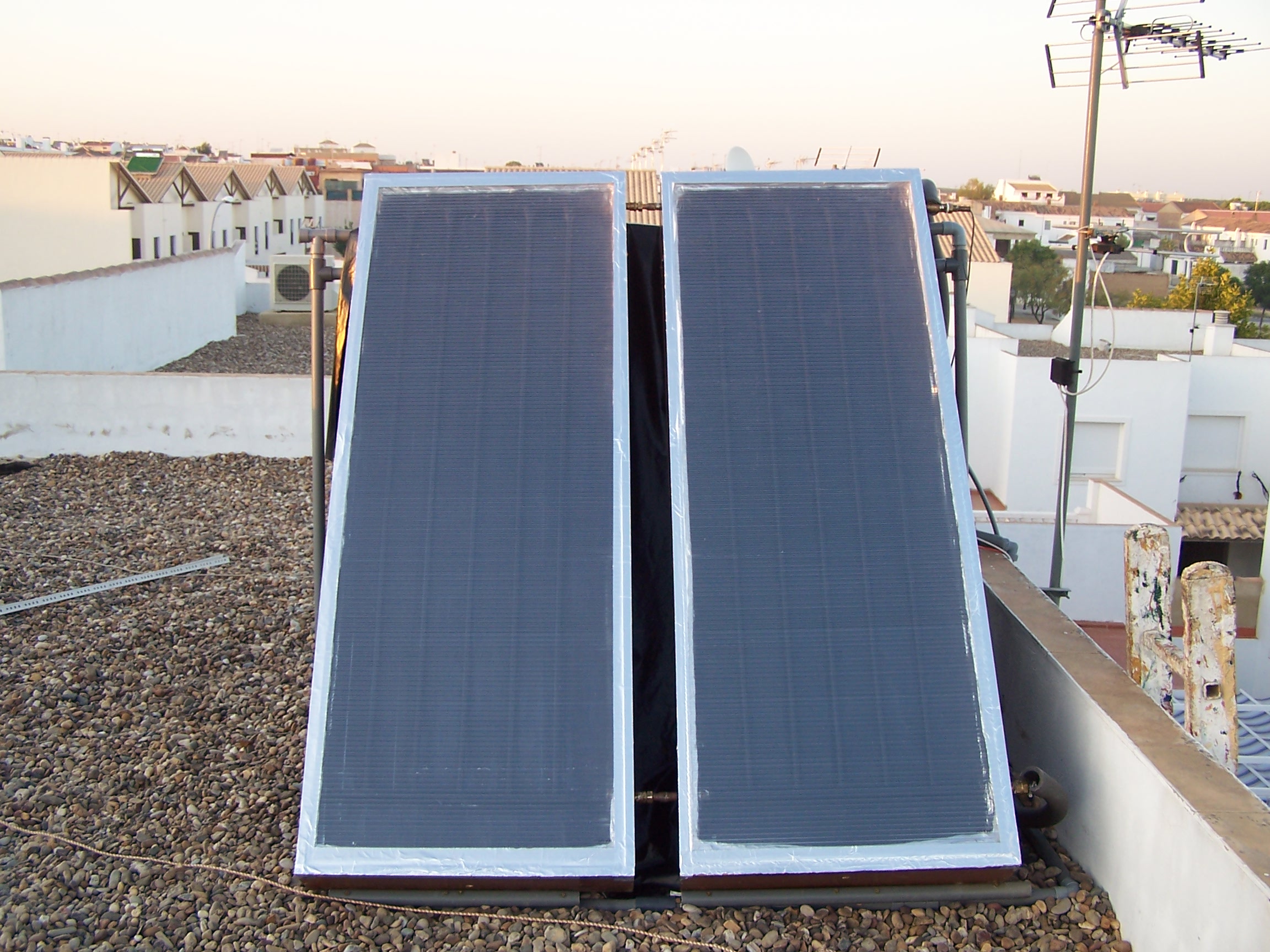 Homemade Solar Water Heater forced circulation with mini pump
