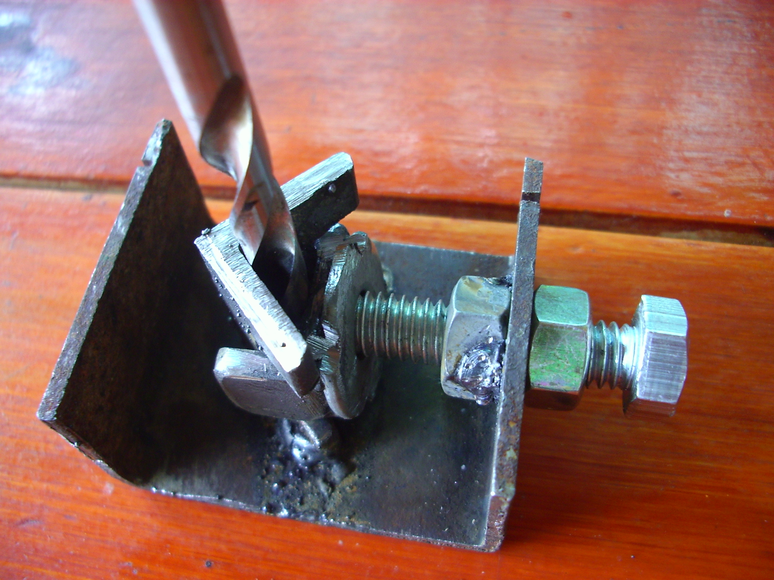 Right angle drilling (Agujeree perpendicular)