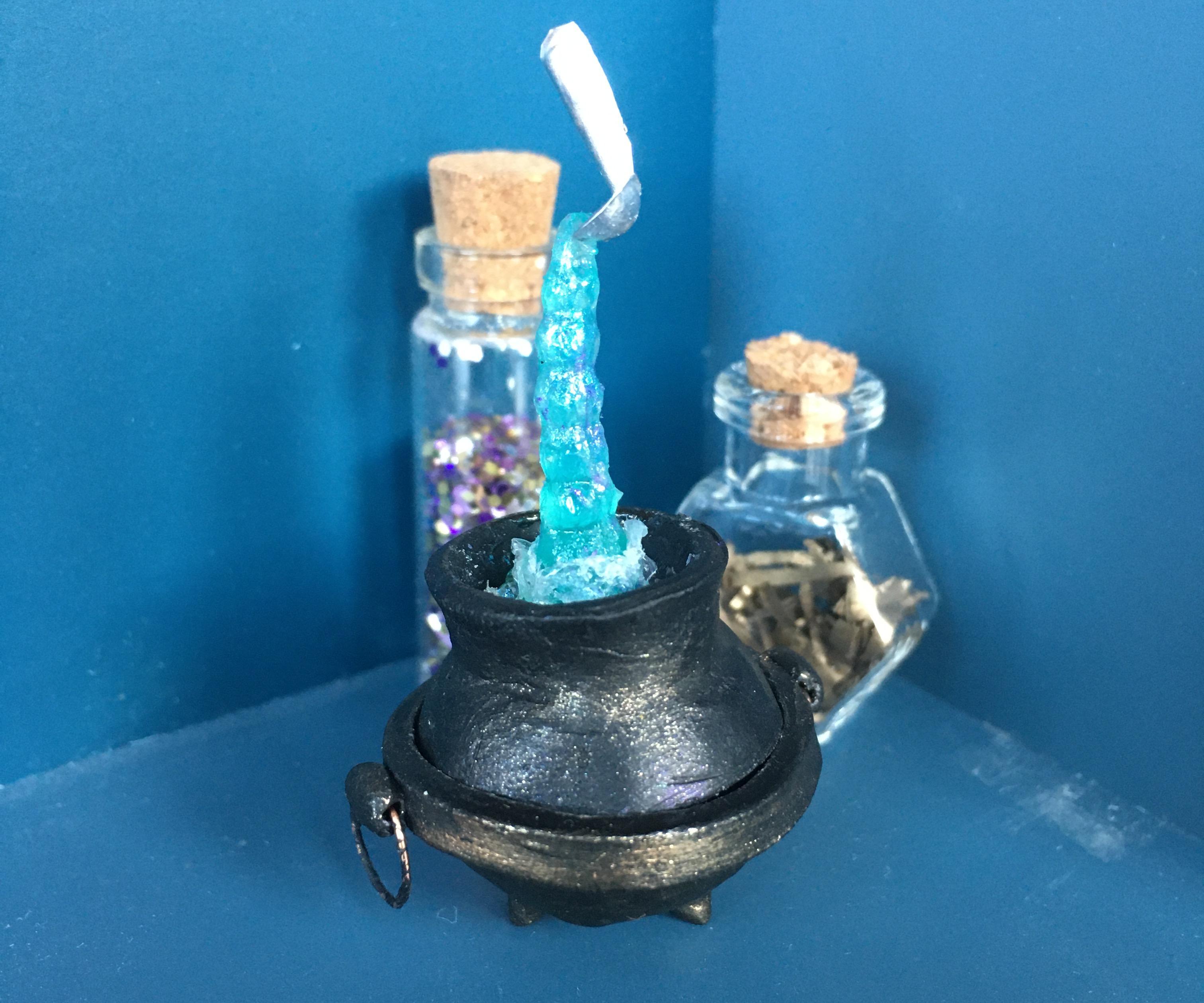 DIY Miniature Cauldron With a Spooky Potion That Glows