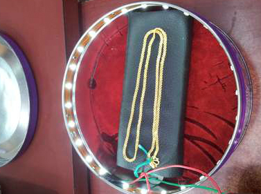 A lovely giftbox with light glow on snap.