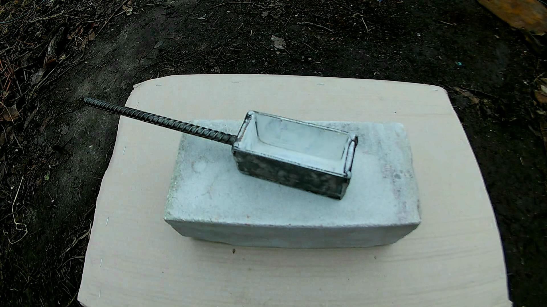 Casting Lead into the recently welded Steel Mold. Got 1.1 kg (2.5 lbs) ingot.avi_snapshot_00.08_[2016.12.14_07.51.34].jpg