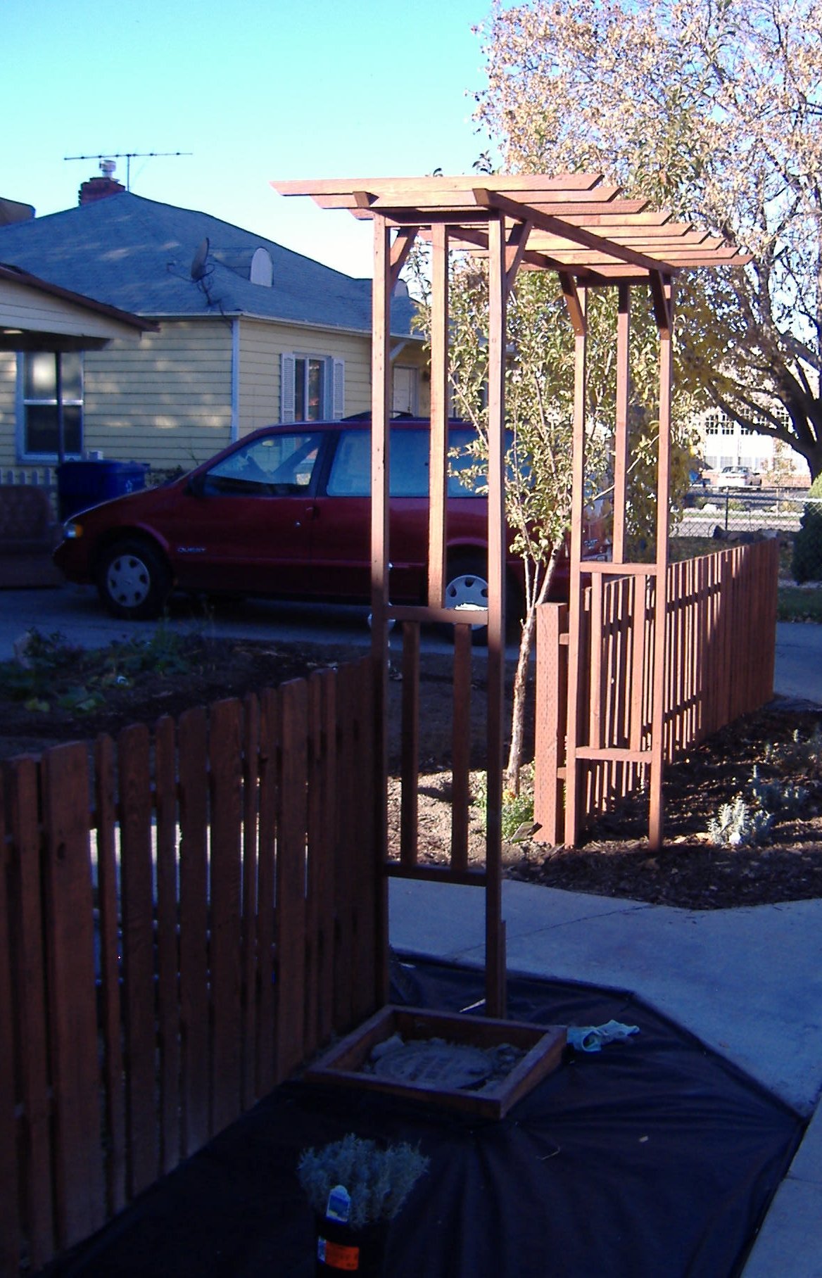 My Lovely $100 Pallet Wood Picket Fence!