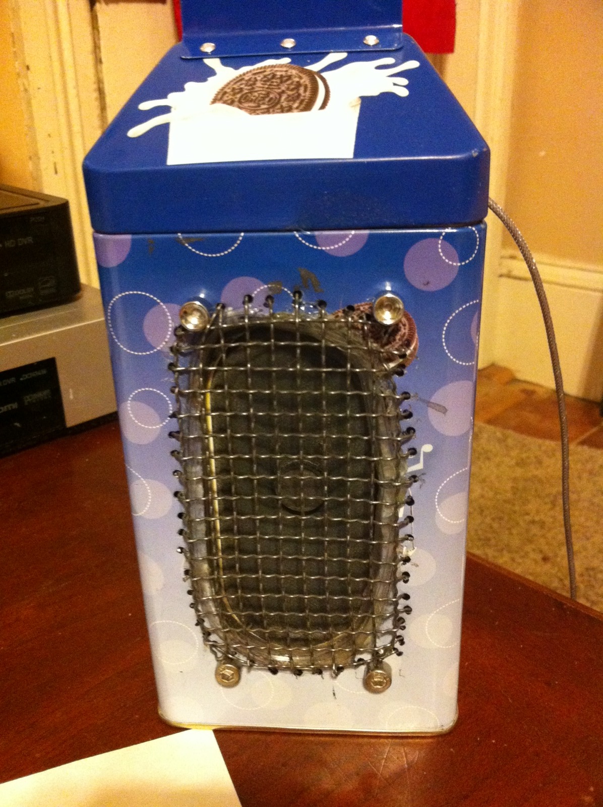 Repurpose A Tin To Be A Speaker/ Amp Enclosure