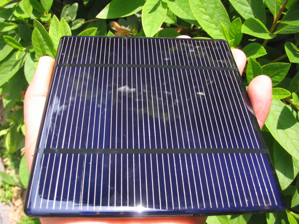 How to power computer speakers with solar panel