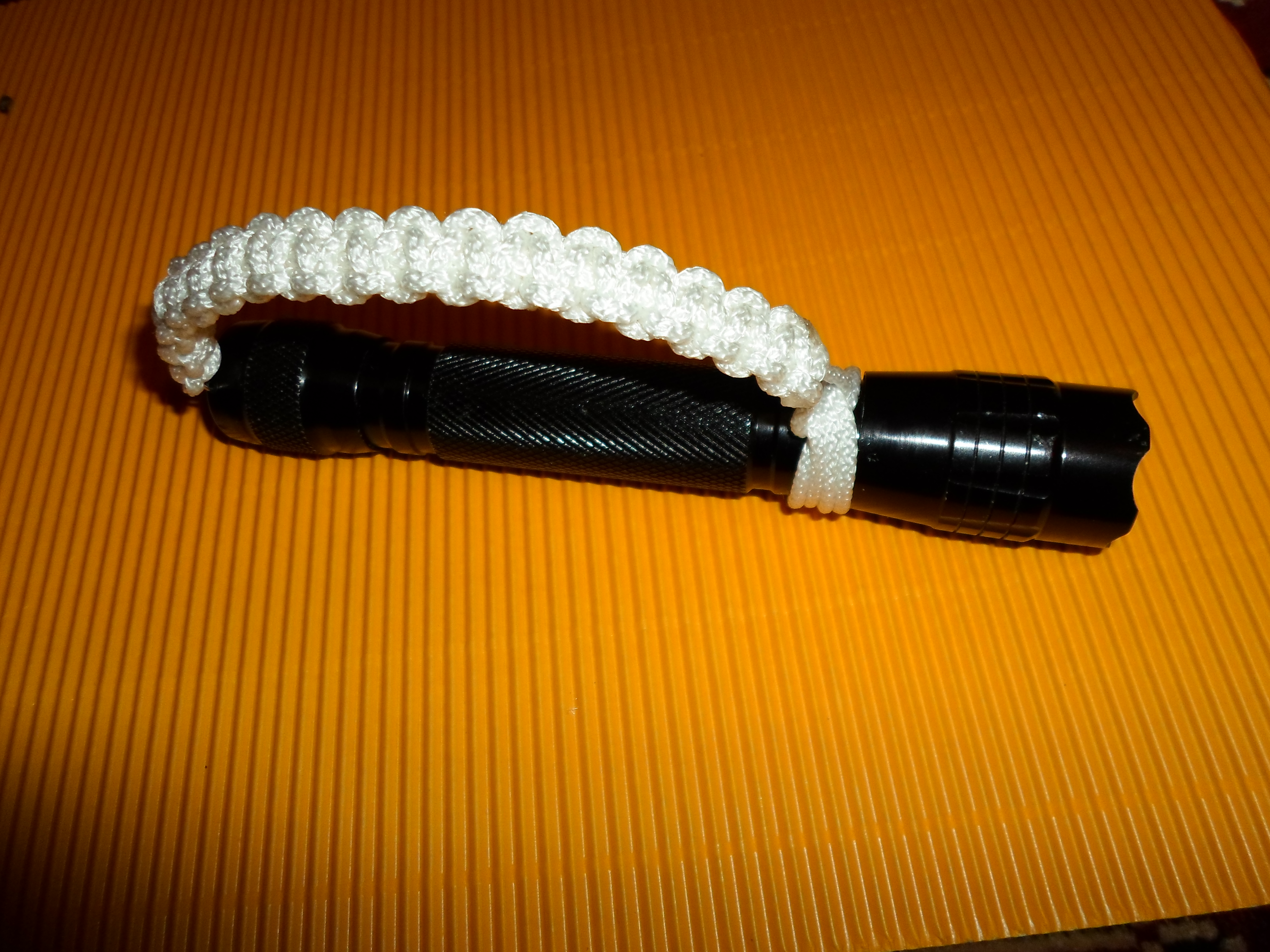 Flashlight Paracord Strap