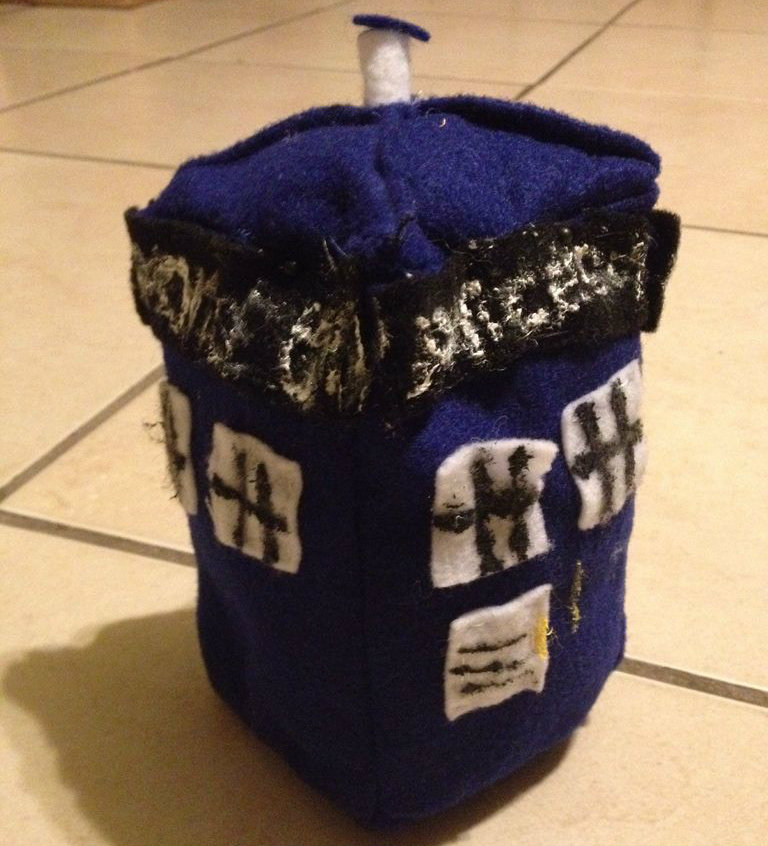 How to make a stuffed TARDIS