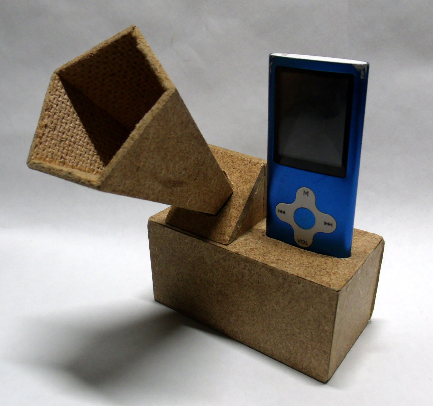 Custom MP3 Dock with Electronic Amplification