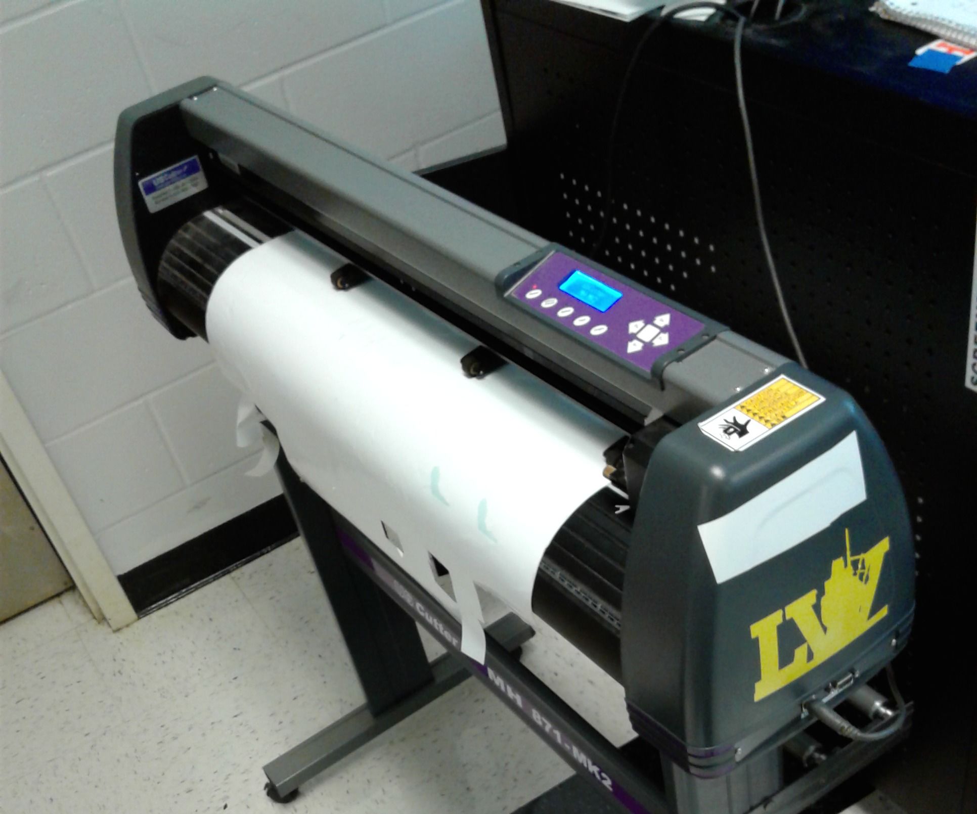 Instructions on How to Use a MH871-MK2 Vinyl Cutter