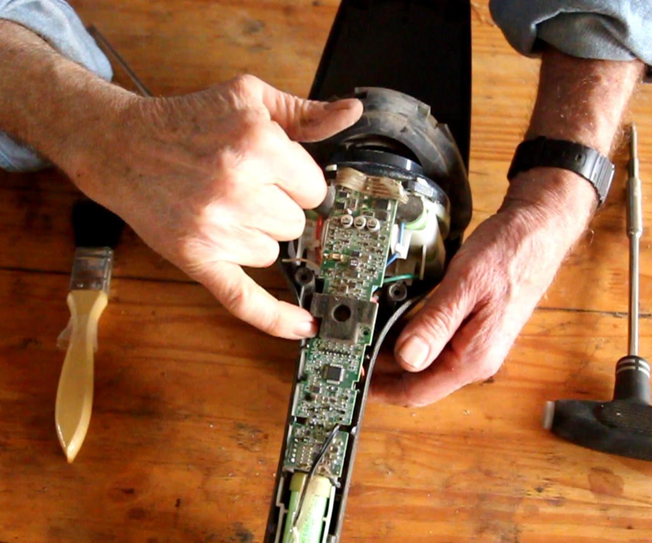 Fix A Stick Vacuum Cleaner - Electrolux Ergorapido - Red Light On - Motor Not Running