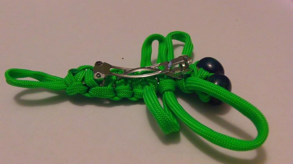 How to Tie a Dragon Fly Hair Barrette With Paracord