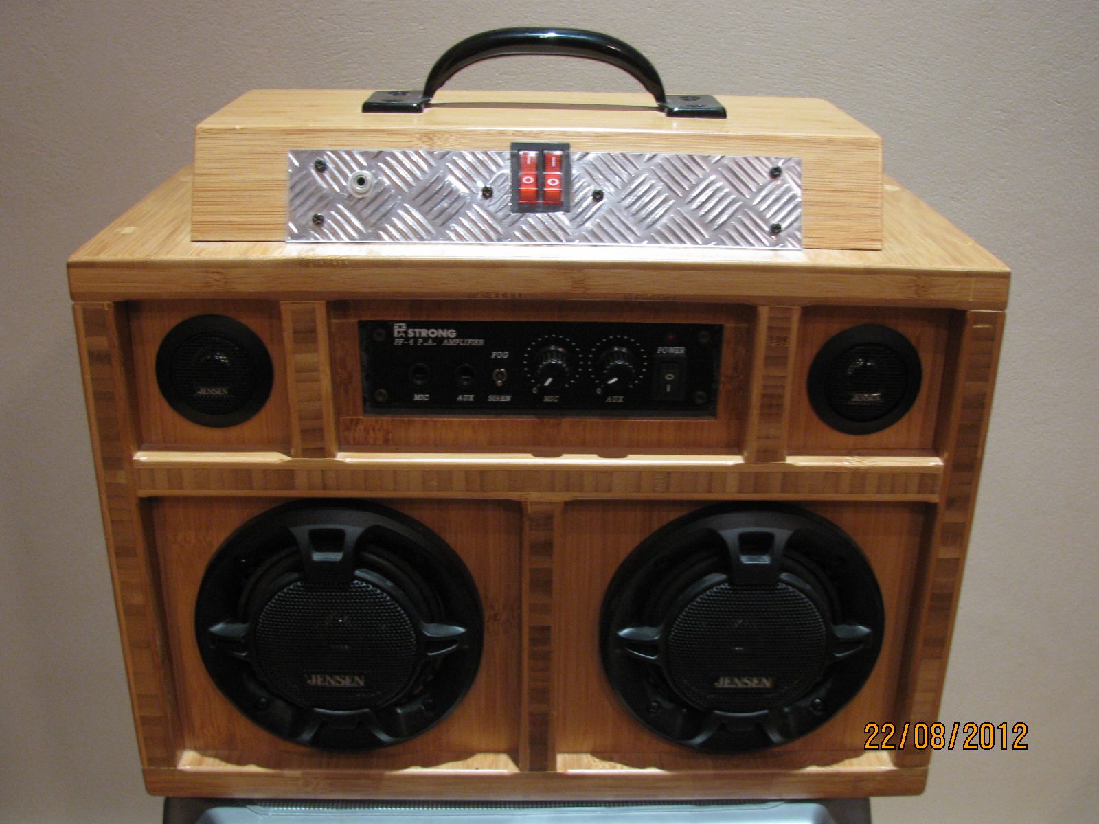 300 w BOOMBOX