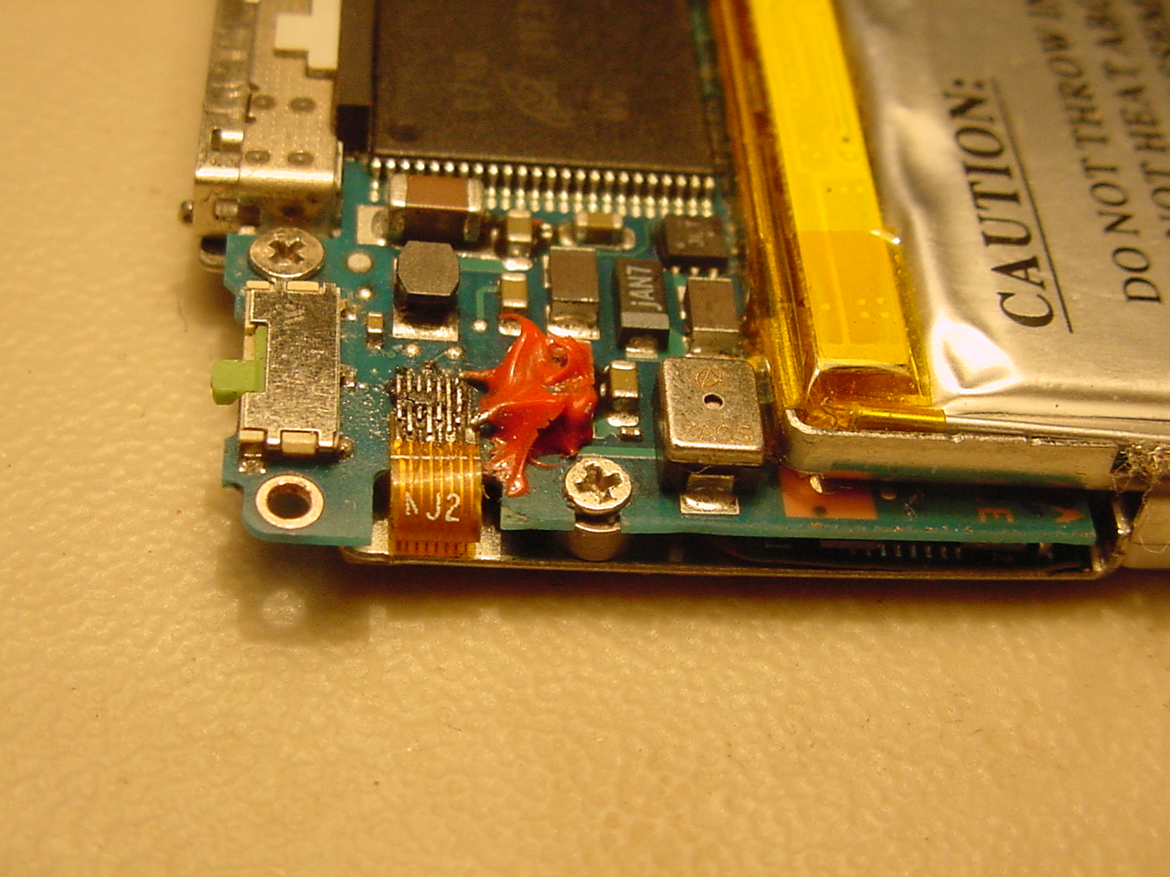 Busted Ipod click wheel connector fix