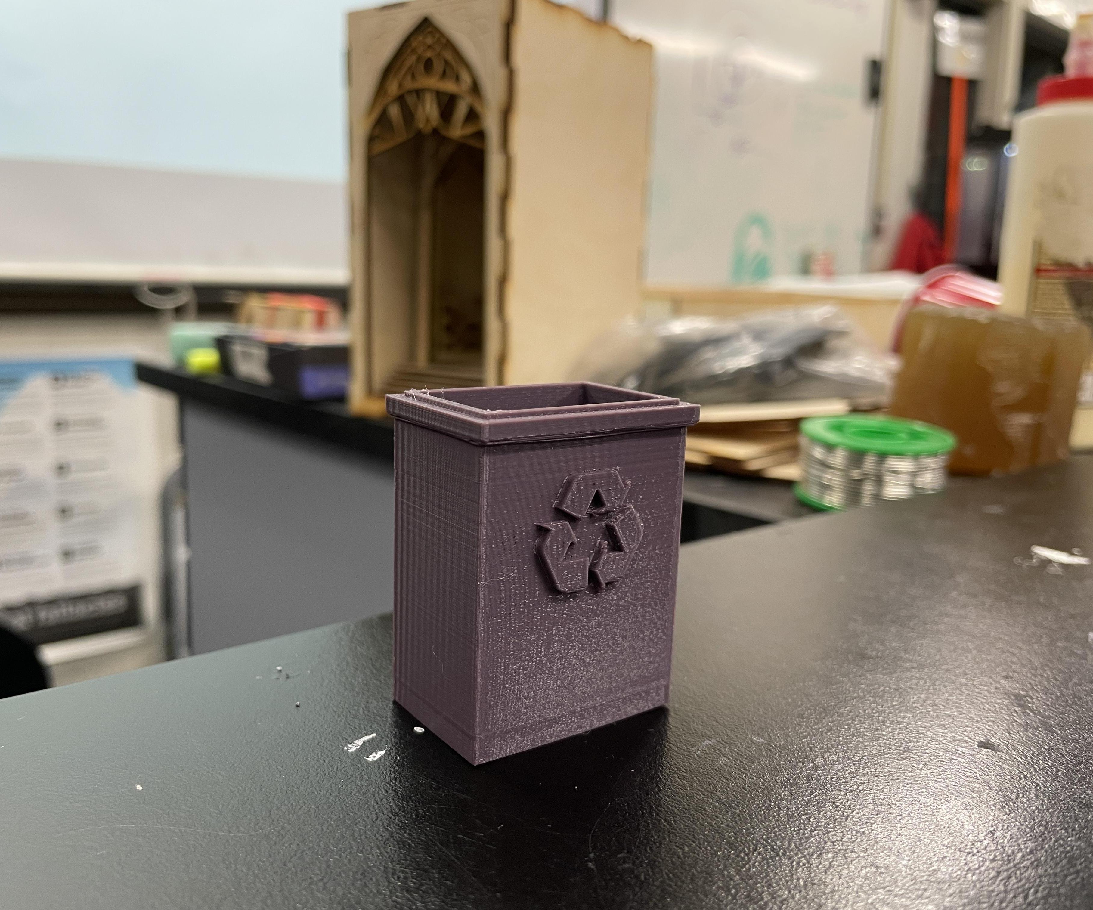 3D Printed Recycling Bin (For Me to Learn the Basic Process of 3D Printing)