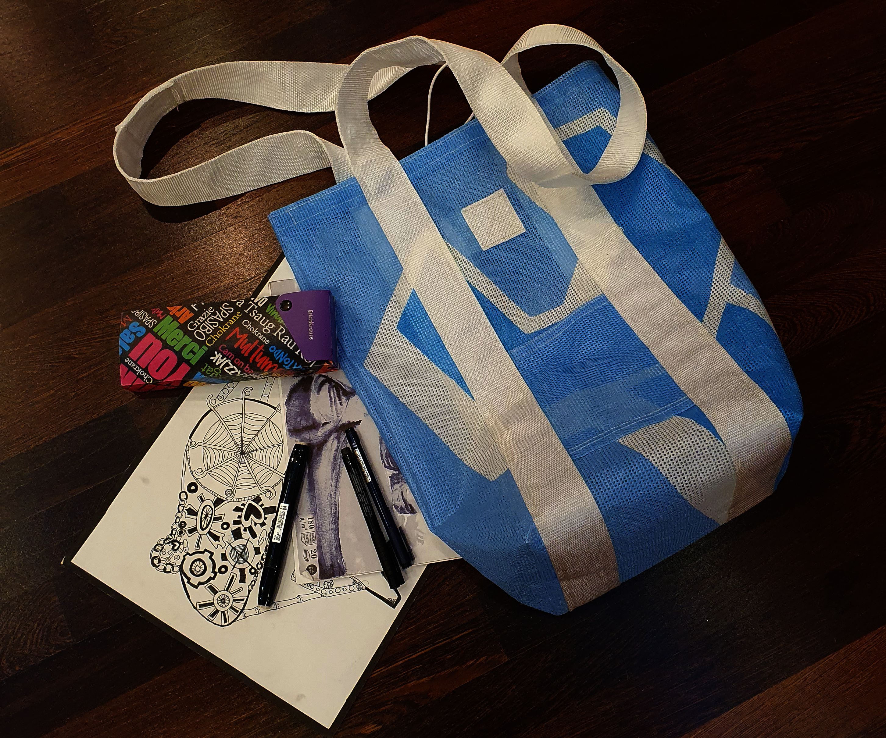 How to Make a Shopper Bag From Used Banner