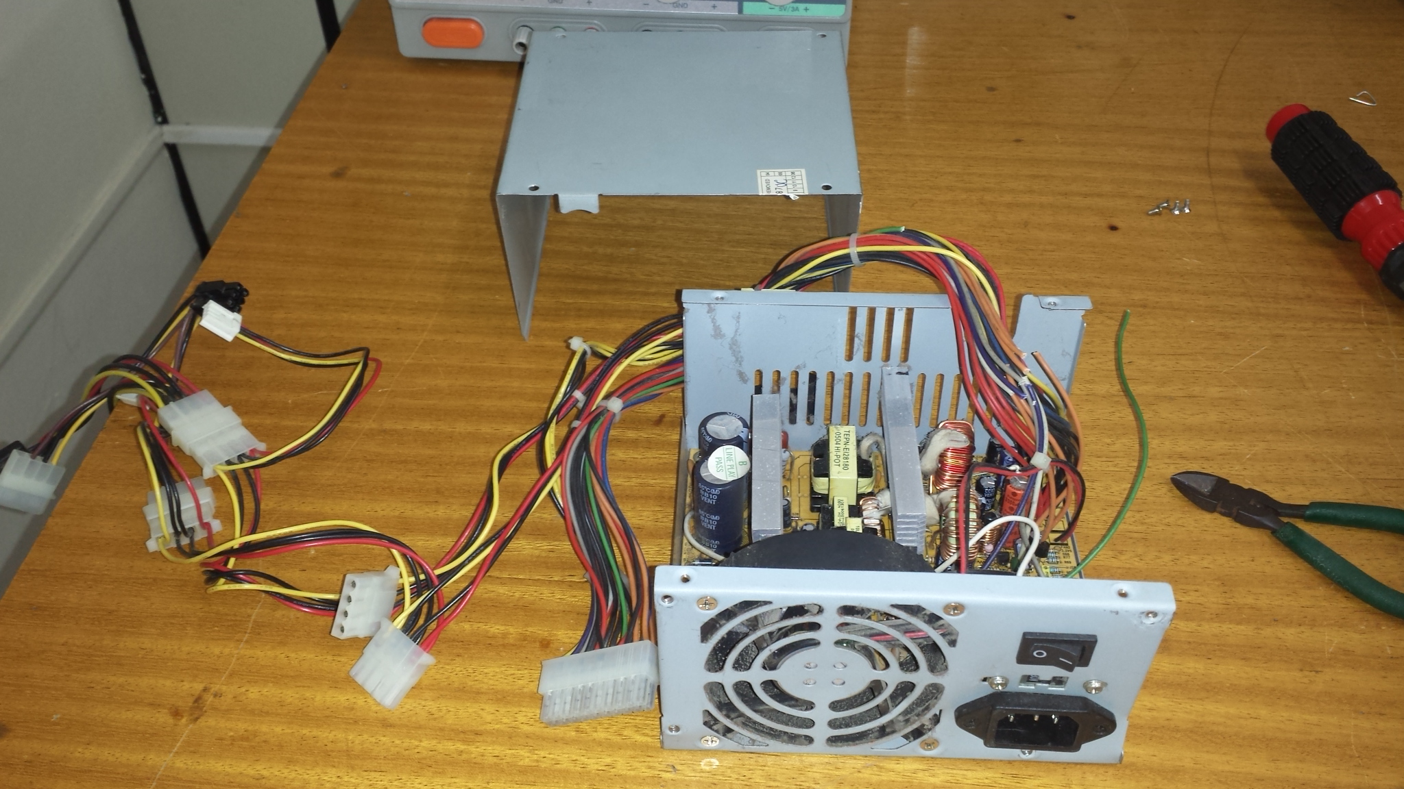 Modificar tensão de fonte AT/ATX