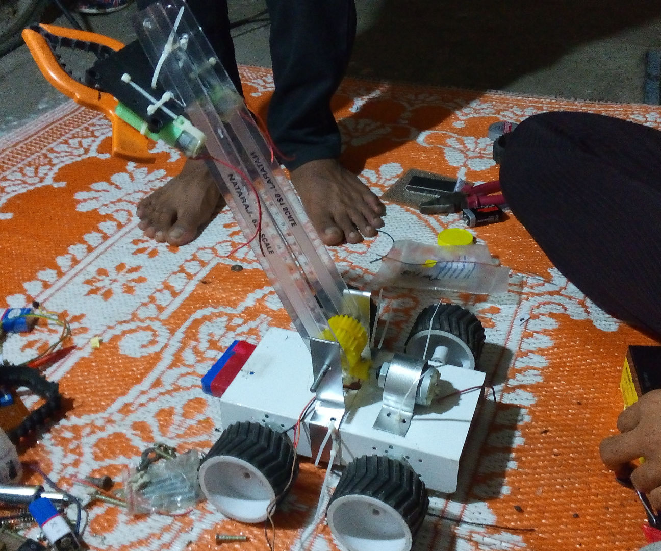 rc car based on 434mhz rf module.