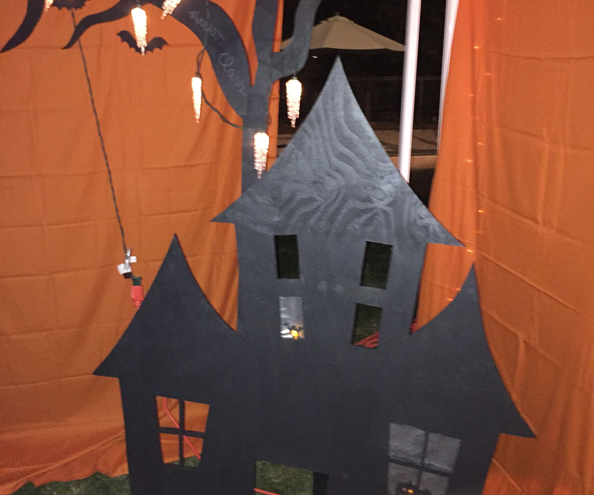 Lighted Haunted House Decoration "Portable"