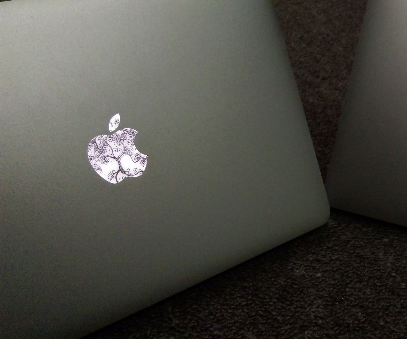 Customise Apple logo for Macbooks