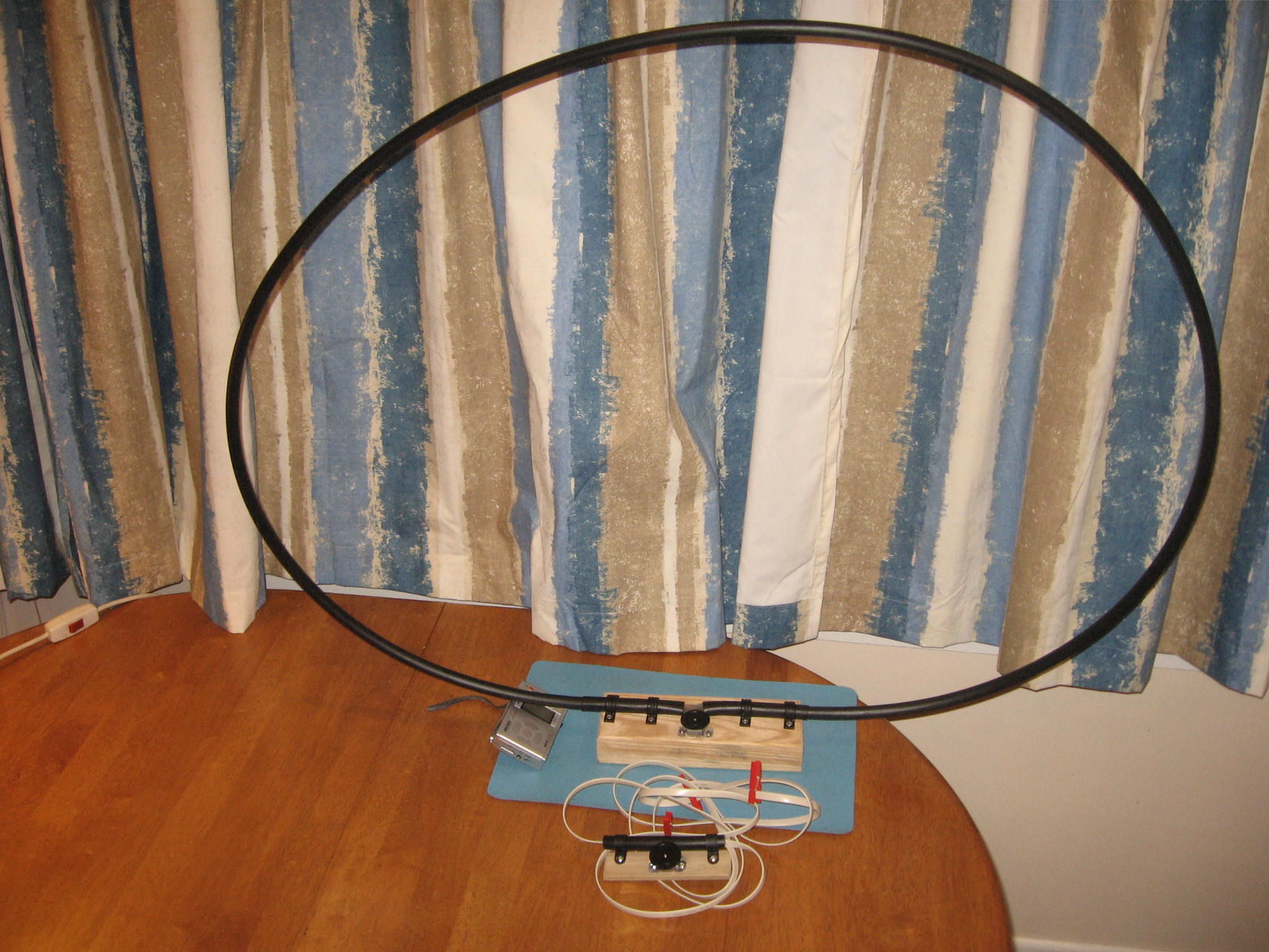 Medium Wave AM Broadcast Band Resonant Loop Antenna.