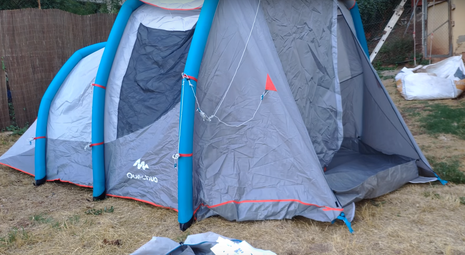 2018-08-30 01_30_29-Setting up camping tent Air seconds 4.1 family XL Quechua Decathlon - YouTube.png