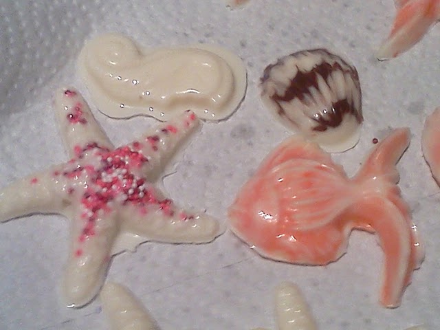 Multi Colored Chocolate Creations (on the cheap)!