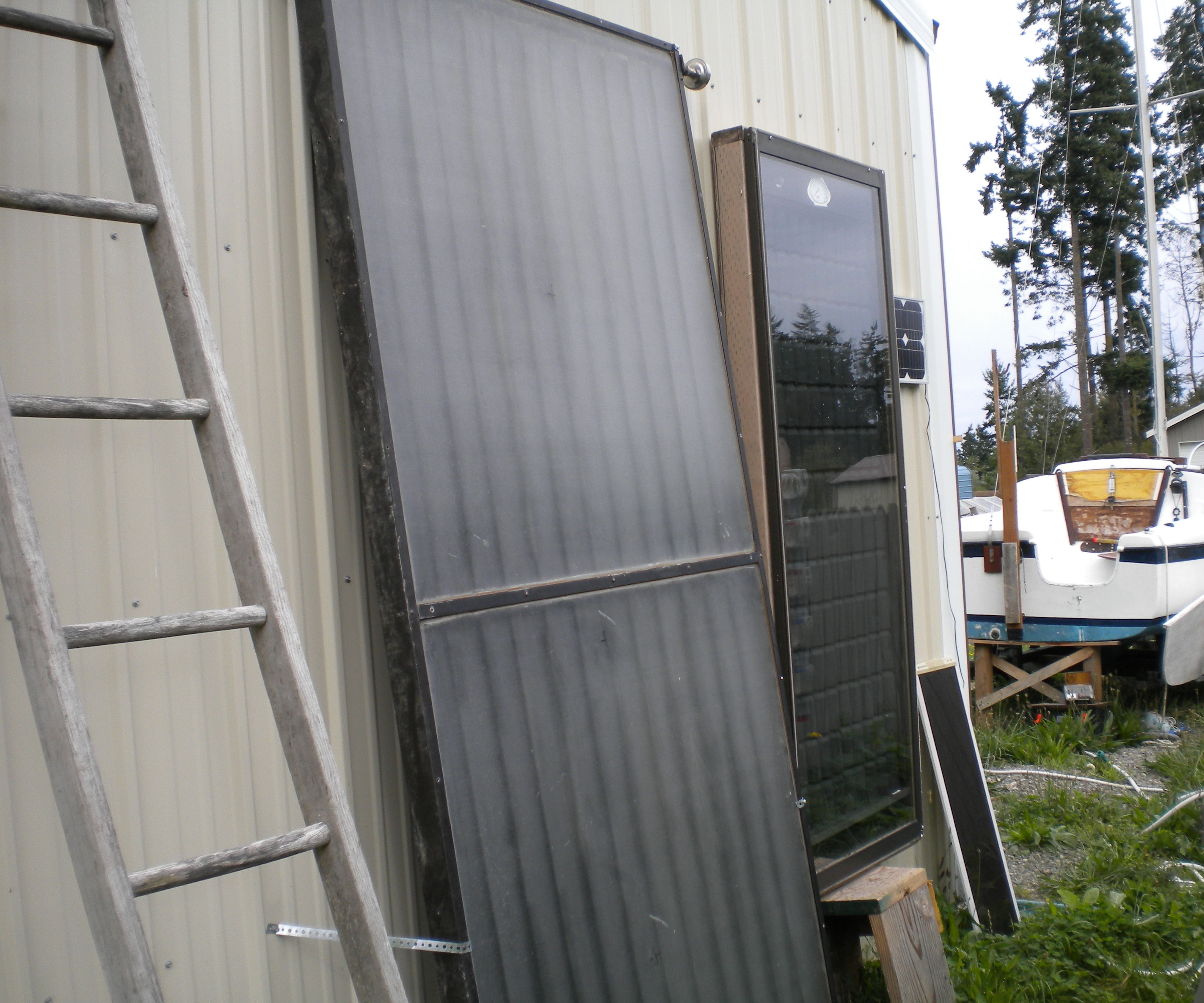 Solar pop can heater