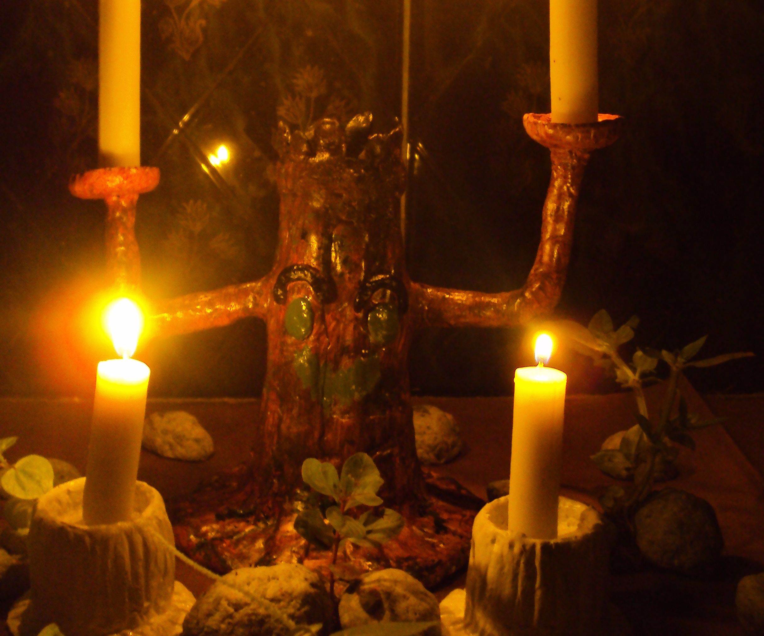 SPOOKY CANDLE STAND
