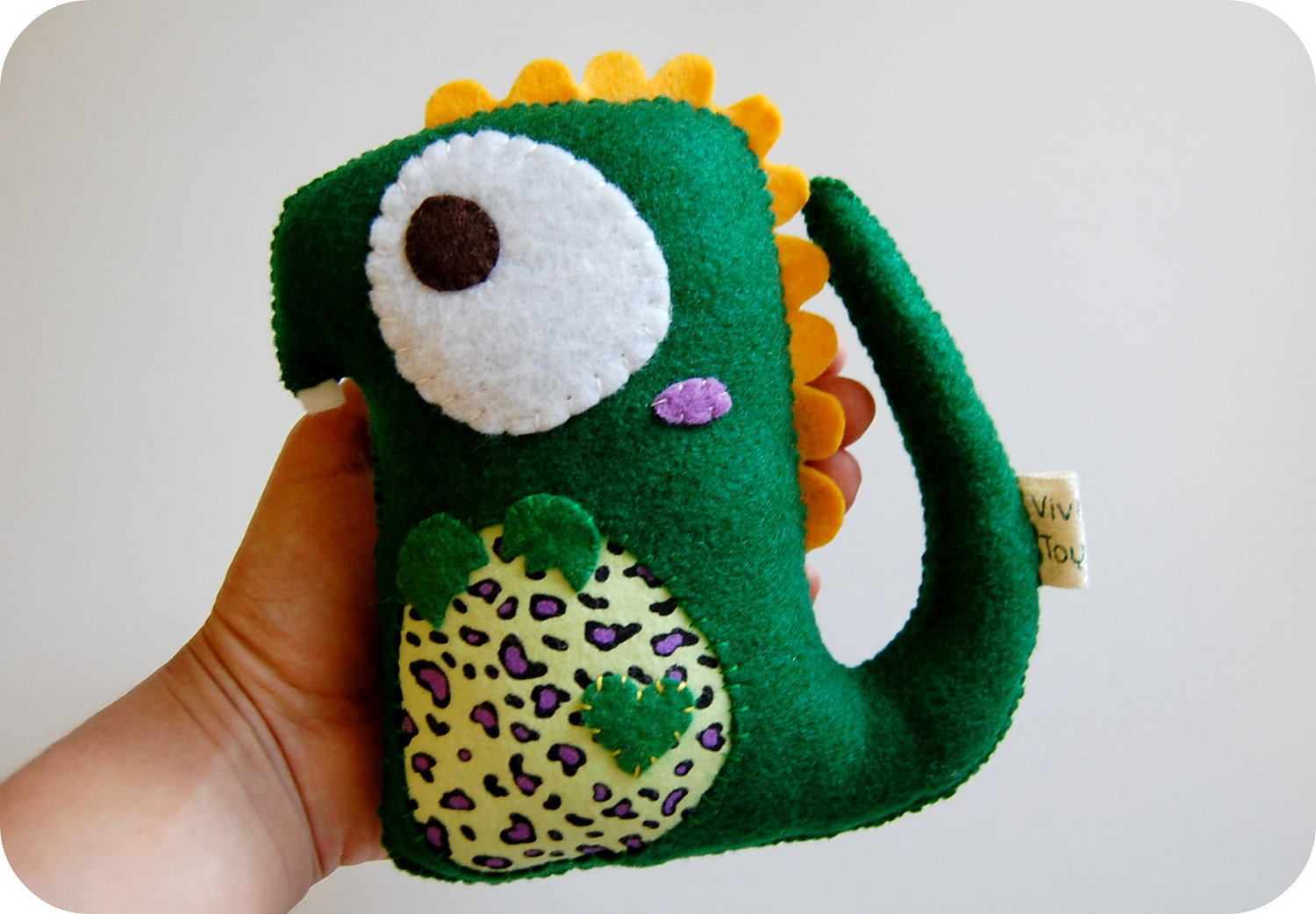How to Make a Felt Dinosaur in Four Easy Steps