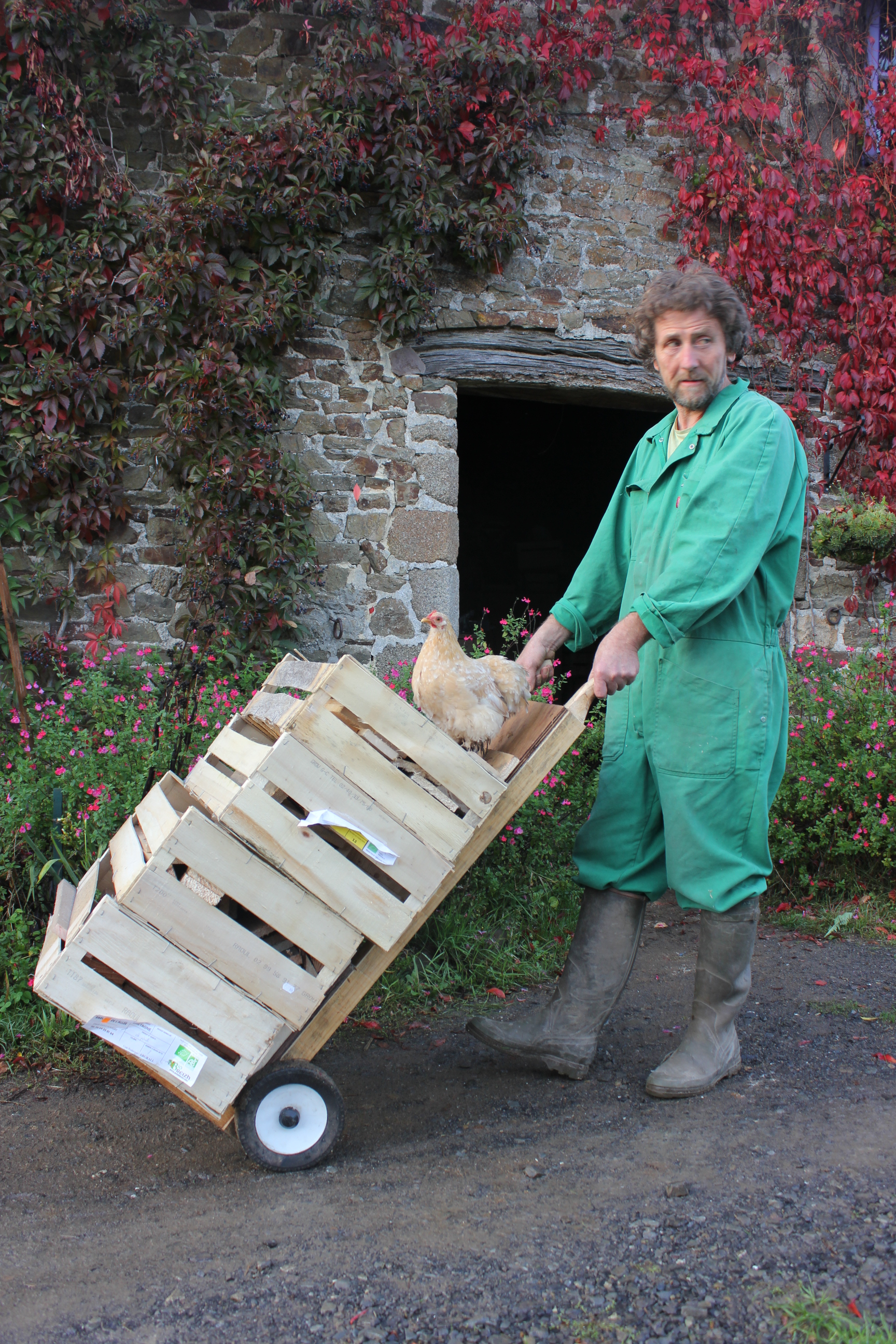 DIY Sack Truck Hand Trolley for 1 dollar/euro/pound - Reused Pallet Wood. Diable en bois de palette