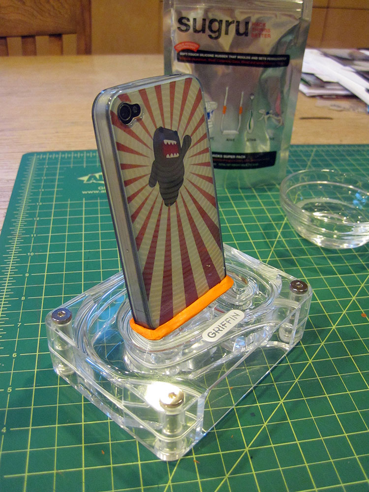 Make a Griffin AirCurve Adapter For iPhone 4 With Sugru