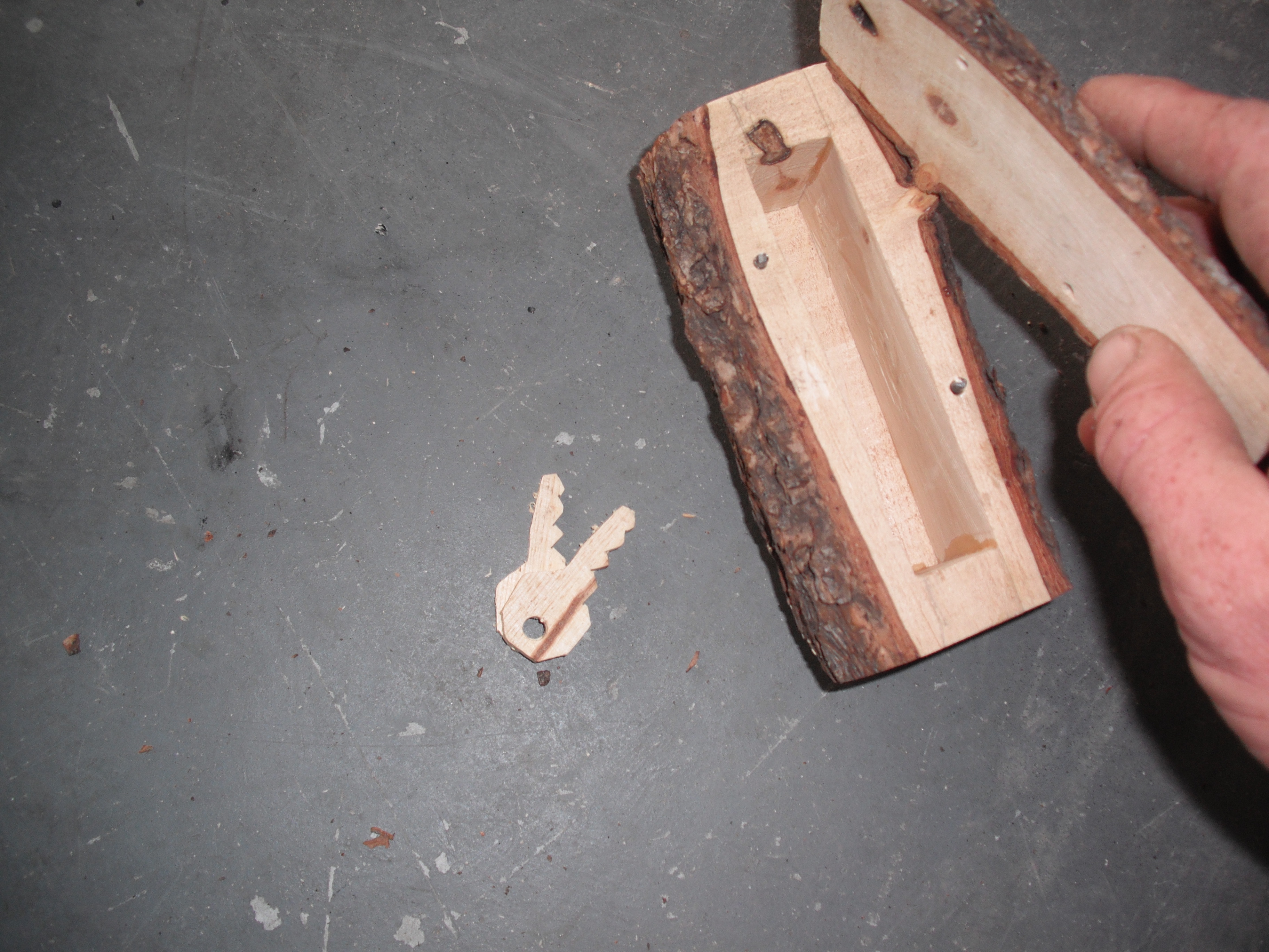 Make a Hide - a - Key (stash Spot)