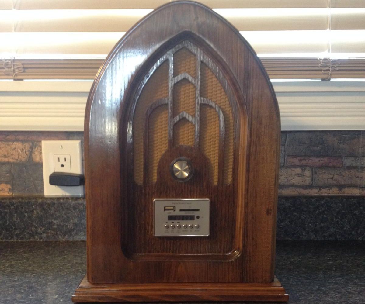 Vintage-Style MP3 Radio