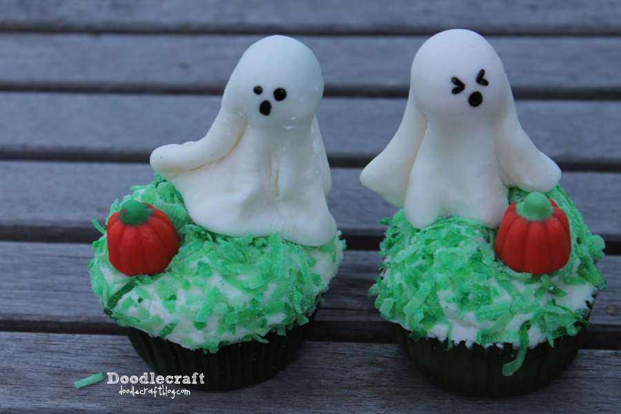 adorable kawaii ghost cupcakes marshmallow fondant lollipops easy diy candy corn pumpkin halloween treats spooky (4).JPG