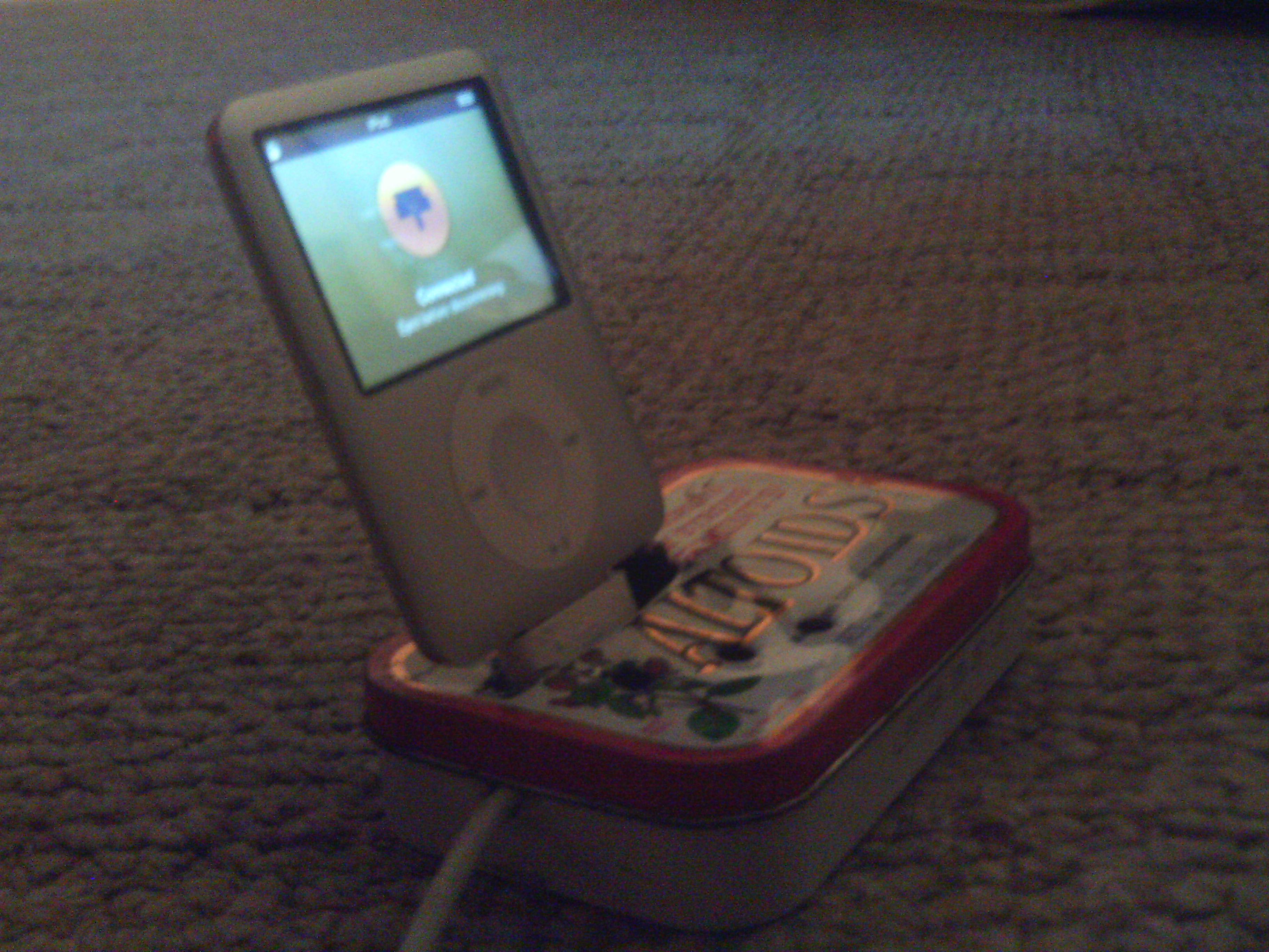 One smiple Ipod dock