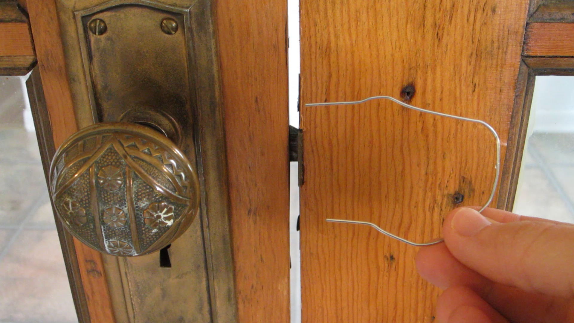 How to Pick Simple Locks/Latches With a Paper Clip