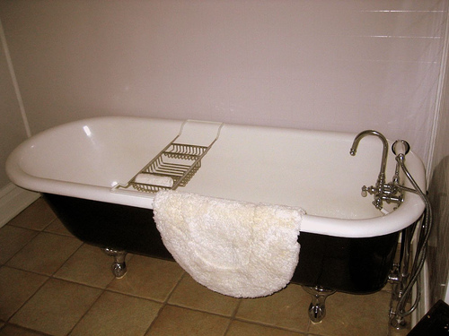 How to: Bathtub Laundry