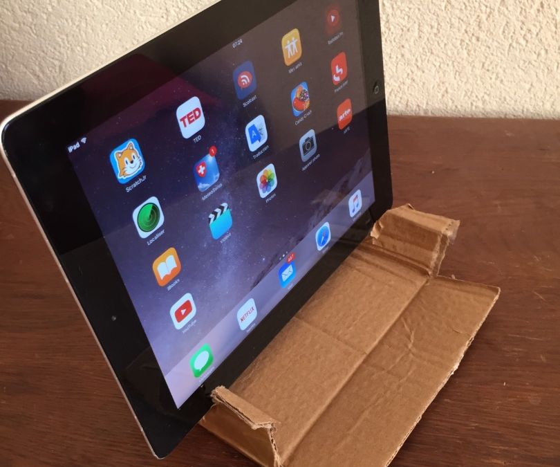 Ultra cheap and fully recyclable iPad support