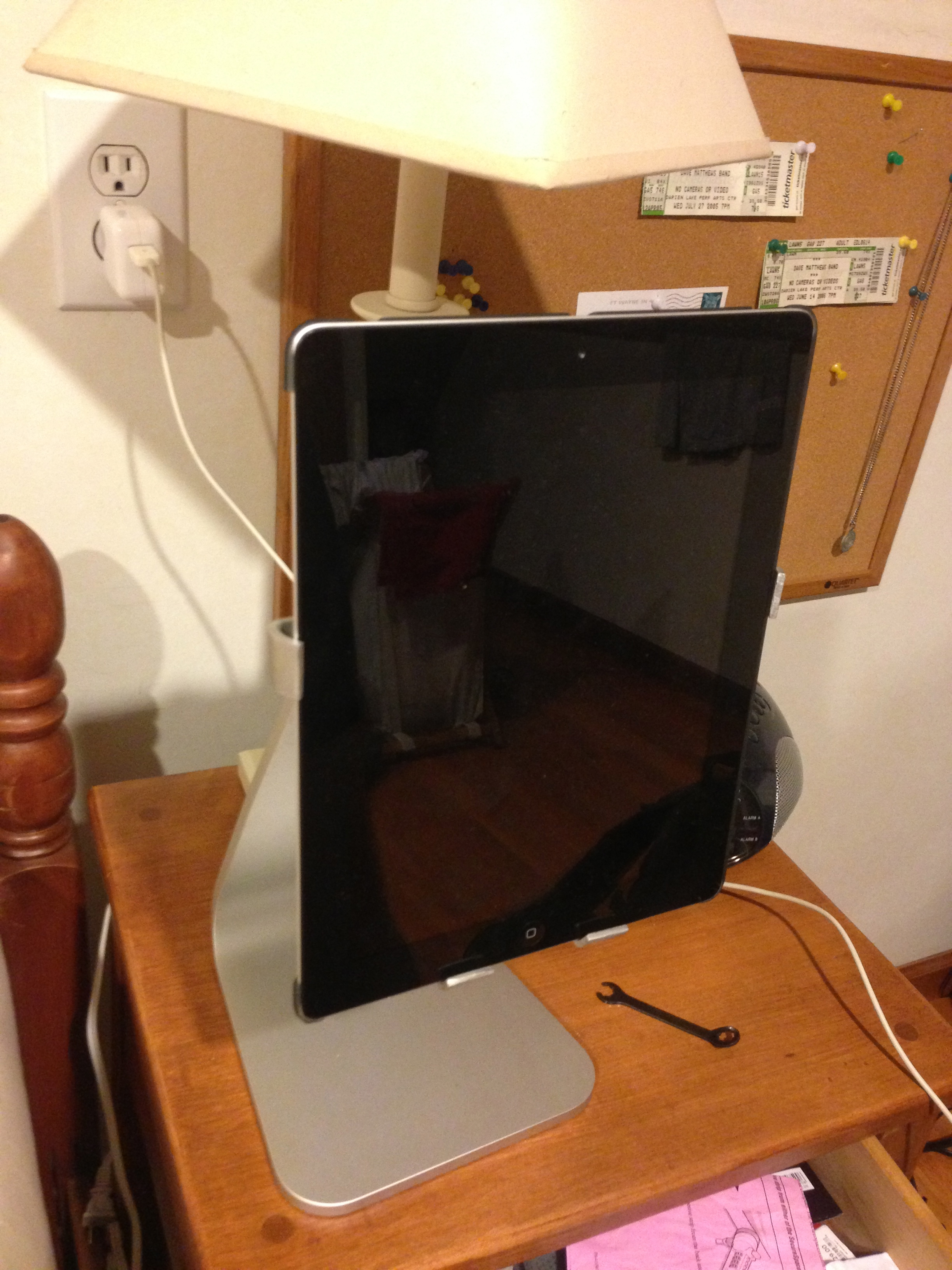 Modular iPad stand using aluminum and an Erector set!