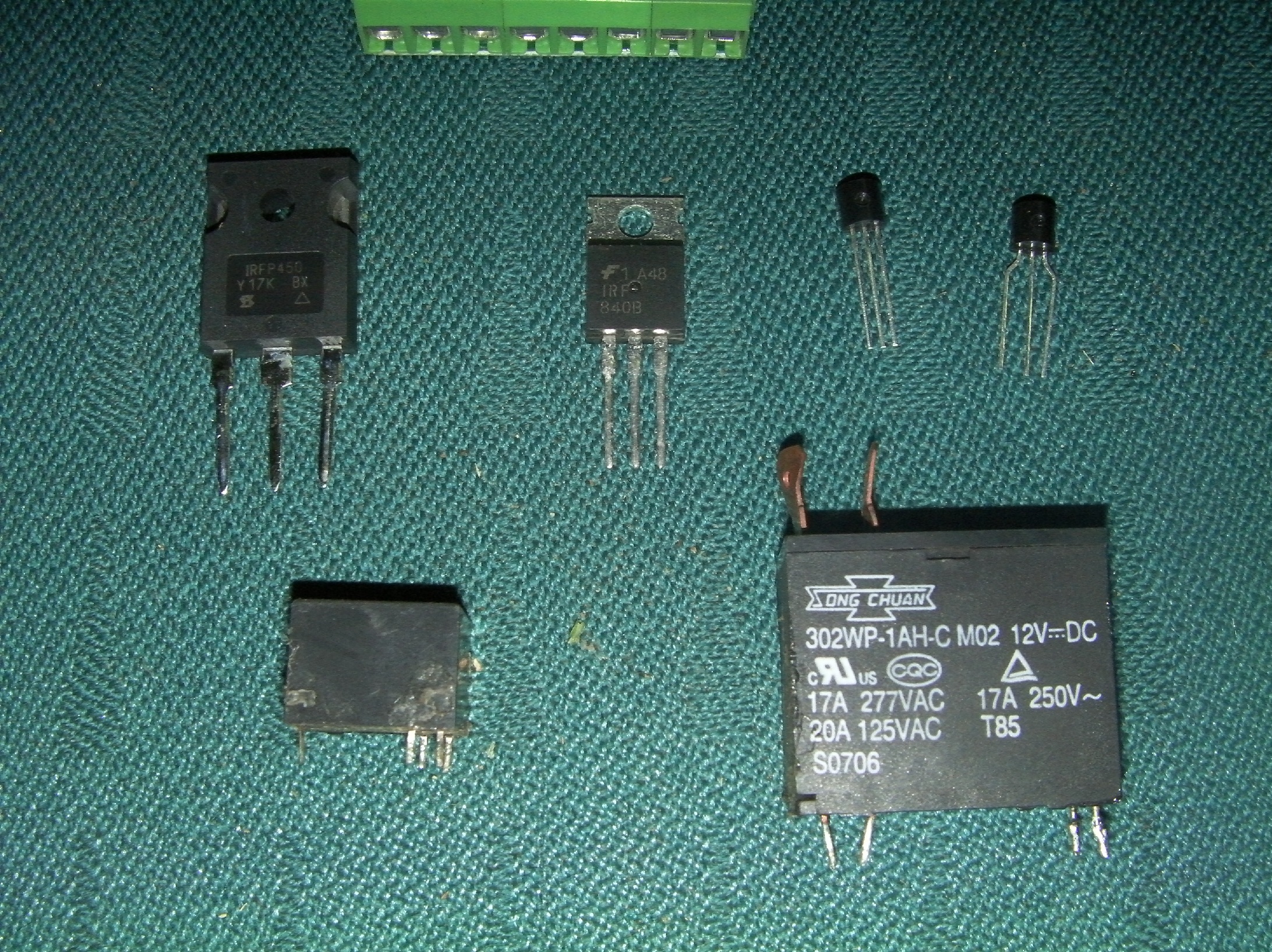 How Electronic Switches Work for Noobs: Relays and Transistors