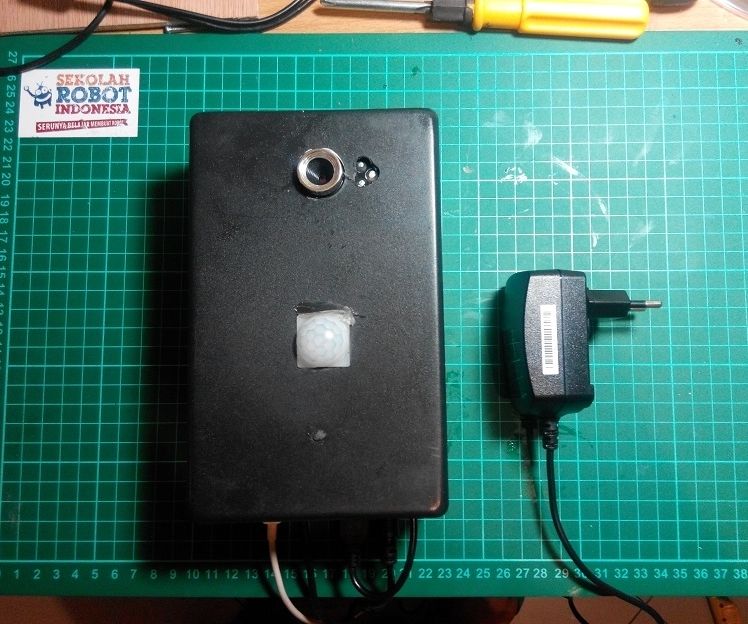 Camera Trap Upload Twitter with Intel Edison
