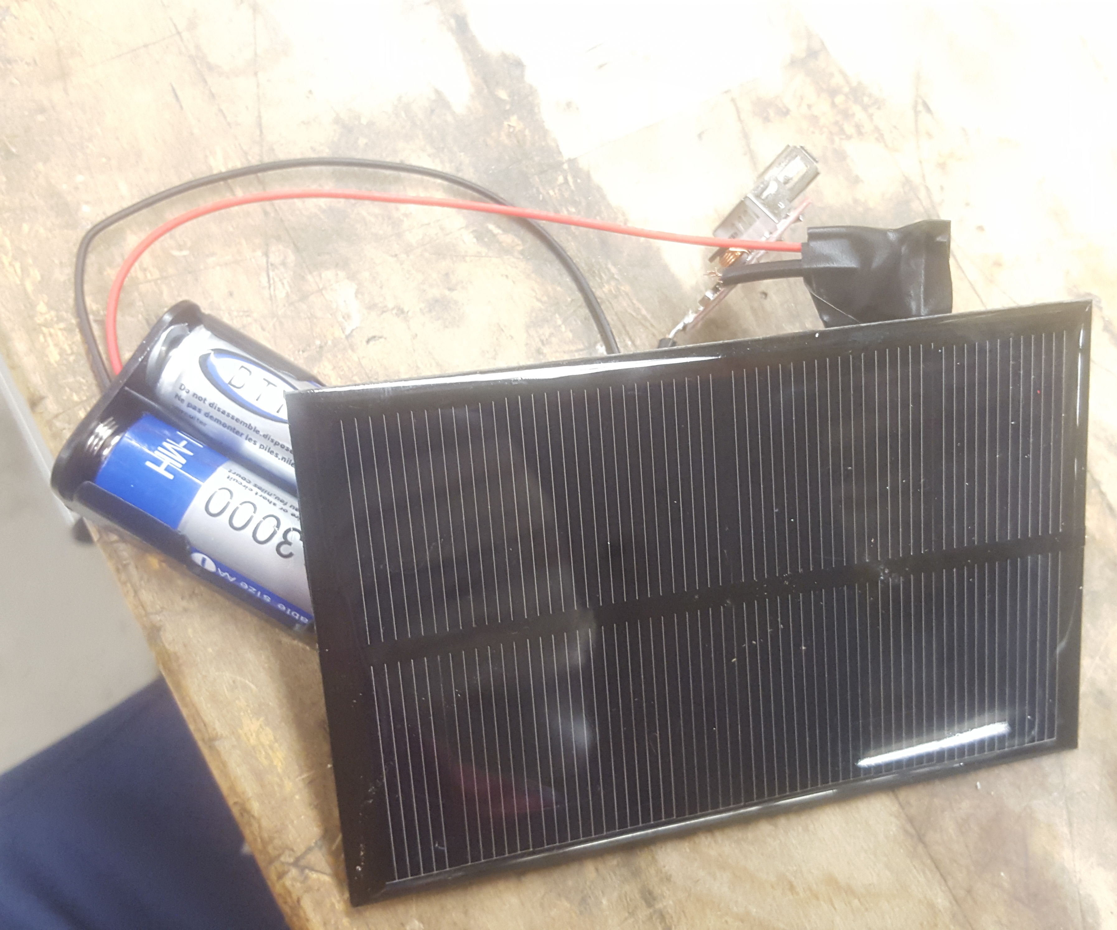 Low Cost Portable USB Solar Charger