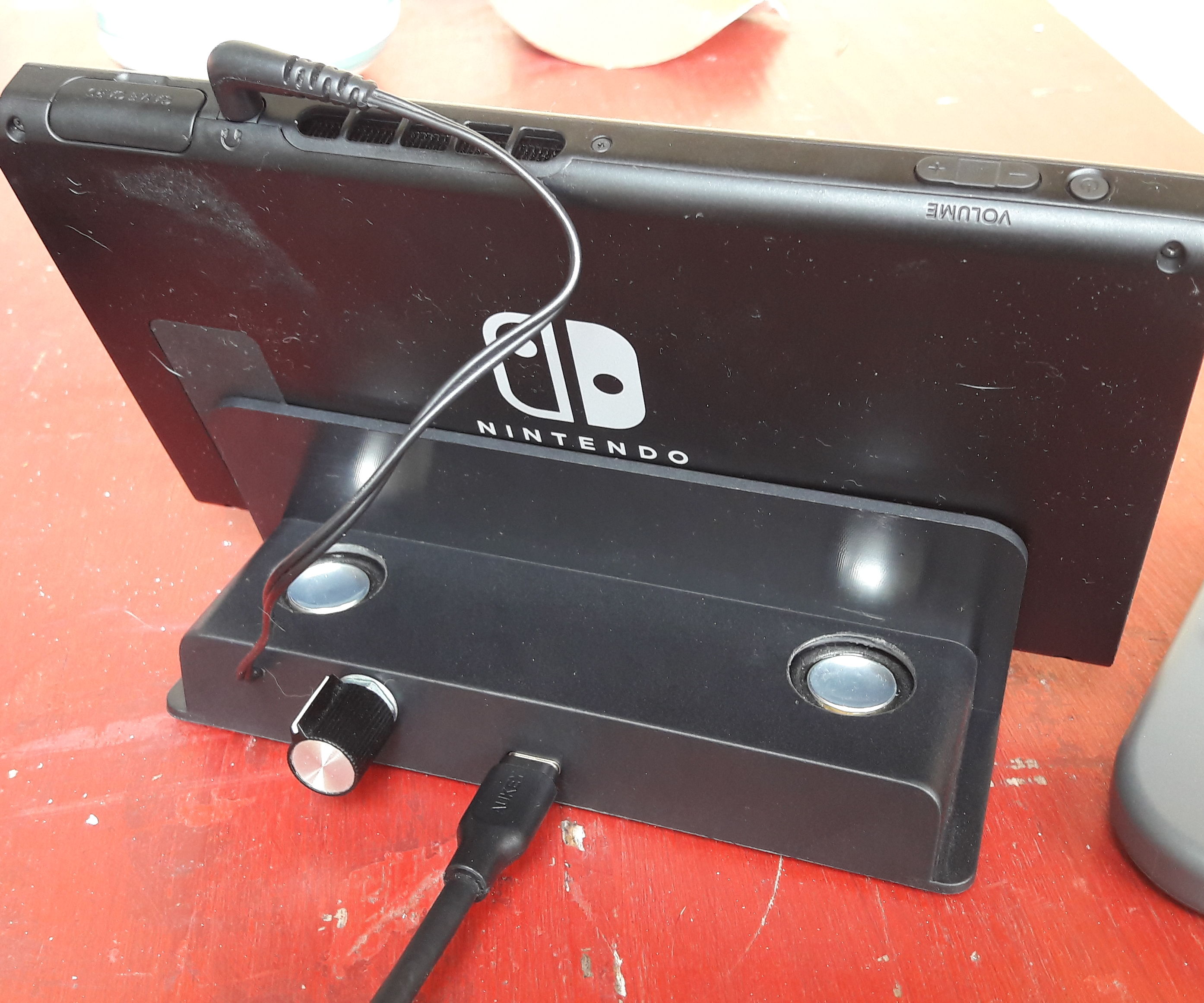 Charging Dock/stand With Built-in Speakers for the Nintendo Switch