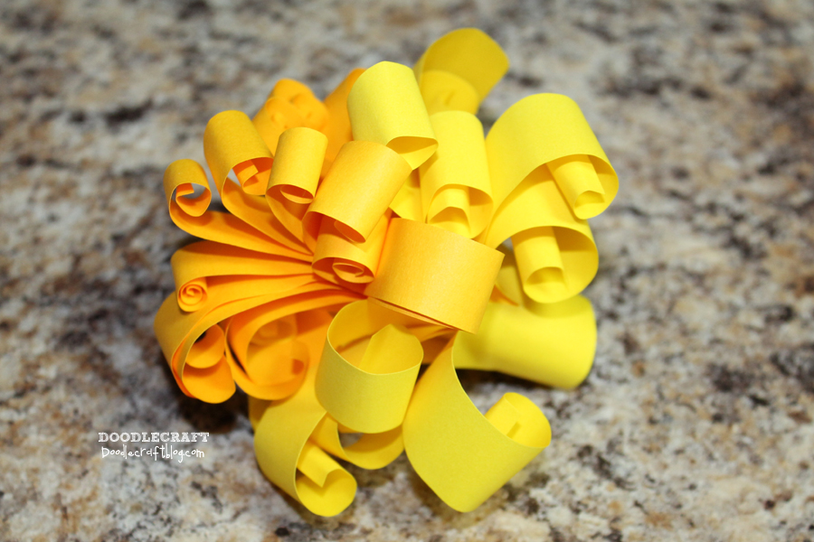 Rolled Astrobrights paper dahlia flower wreath easy hot glue crafts craft project spring colorize (5).JPG