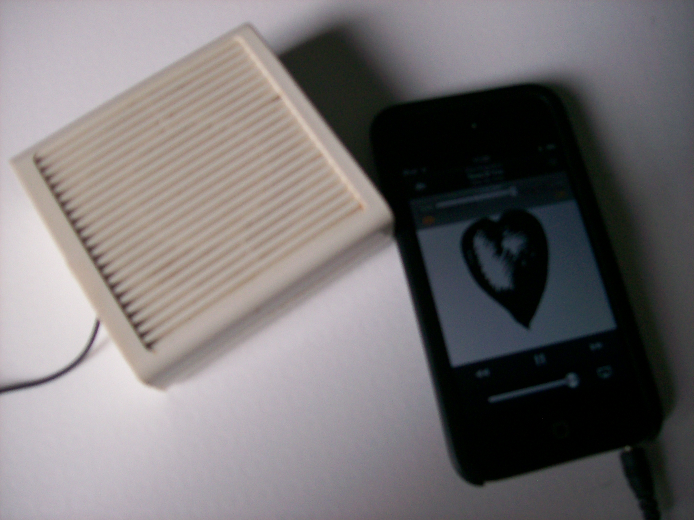 retro mono speaker Runs off of Ipod battery