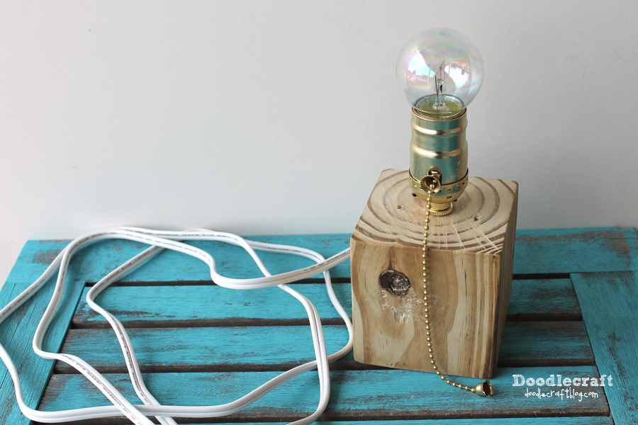 Reclaimed pallet wood pull chain lamp with himmeli shade geometric coffee stirrers straws and wire easy cheap design (25).JPG